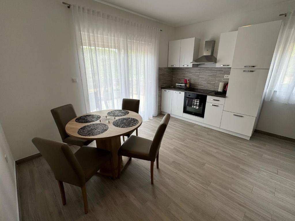 Kuchyň nebo kuchyňský kout v ubytování Apartments Elvira