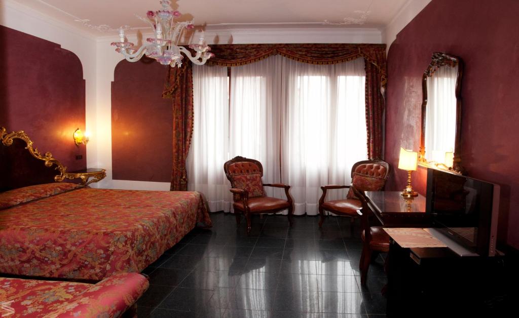 Postel nebo postele na pokoji v ubytování Residenza d'Epoca San Cassiano