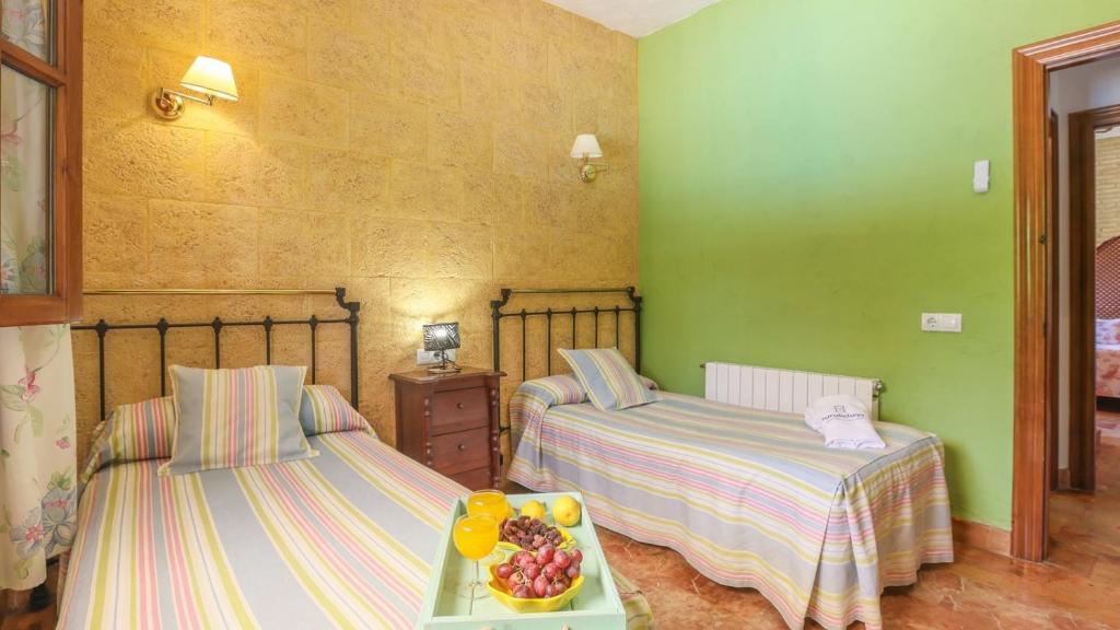 Postel nebo postele na pokoji v ubytování Casa Huerta El Fontanarillo Montemayor by Ruralidays