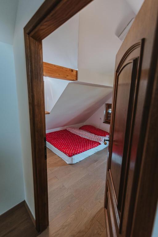 Postel nebo postele na pokoji v ubytování Brunarica Dežno