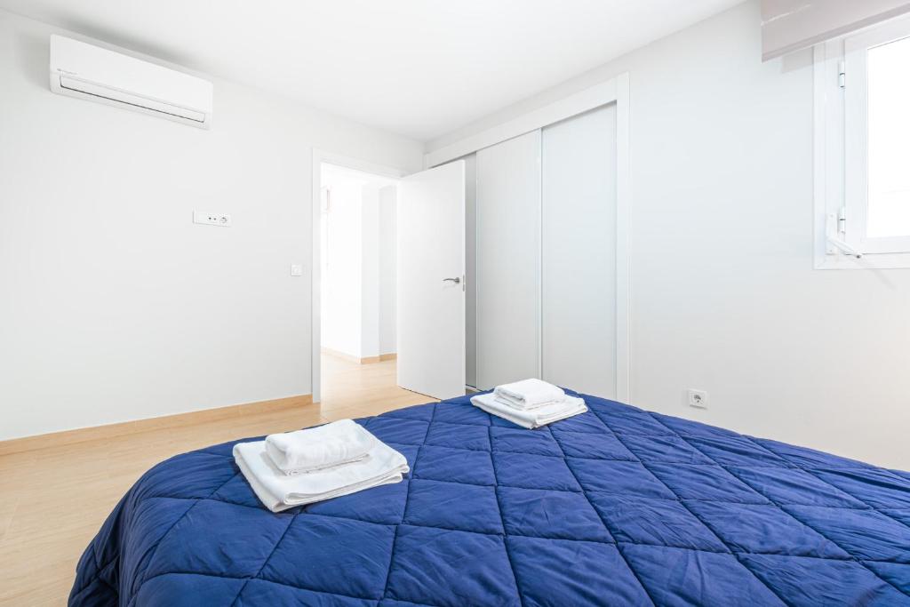 Postel nebo postele na pokoji v ubytování Apartamentos La Rosita Old Town B-21