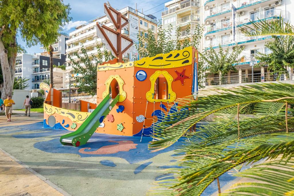 Herní místnost nebo prostor pro děti v ubytování Apartamentos La Rosita Old Town B-21