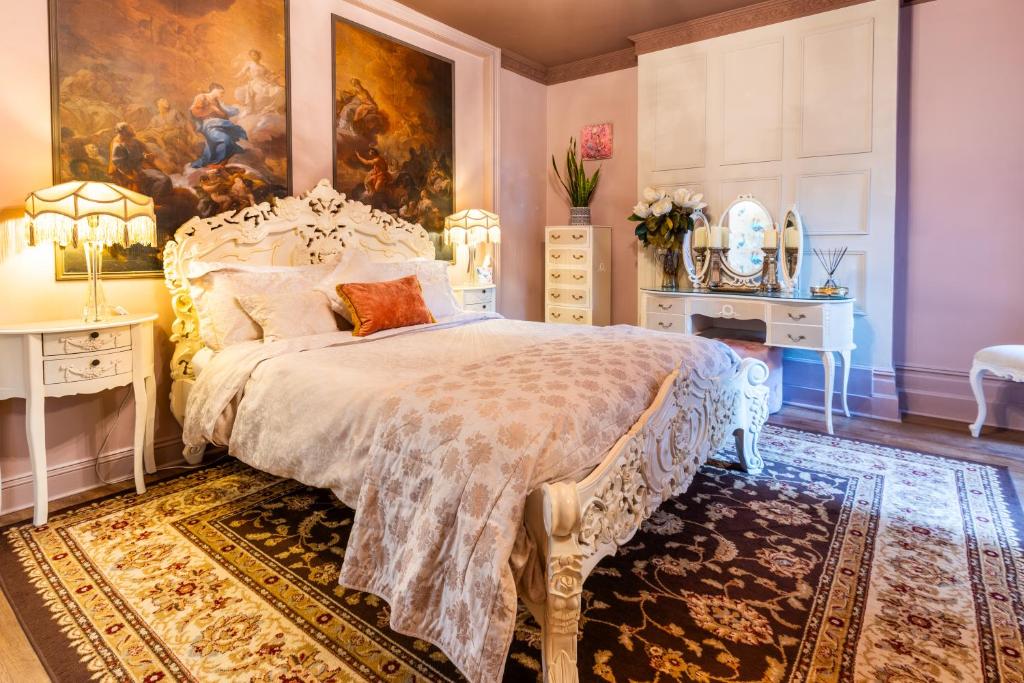 a bedroom with a bed with a painting on the wall at KIRA Beach Apartment, Hove Beach in Hove