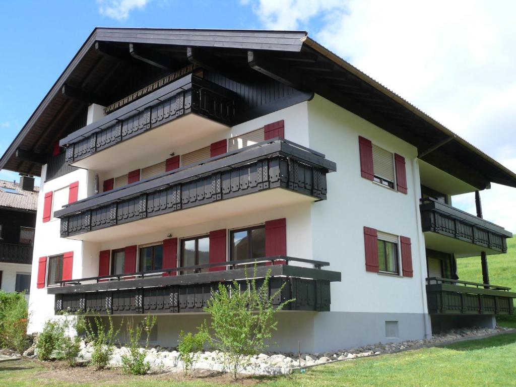 a building with balconies on the side of it at Ferienwohnung Almwiesen in Obermaiselstein