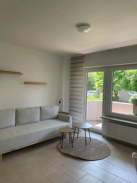 a living room with a couch and a table at Apartment am Stadtgarten in Norden