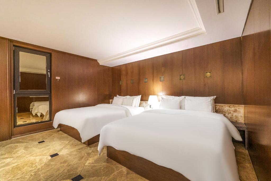 Postel nebo postele na pokoji v ubytování Hotel Cullinan Wangsimni