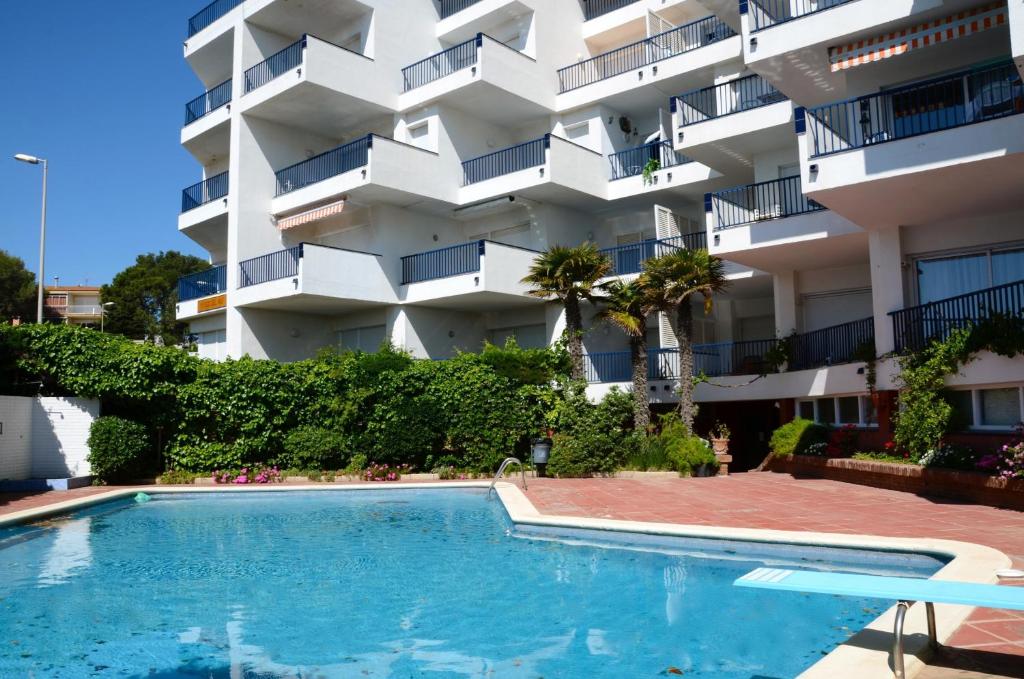 Bazén v ubytovaní Passeig Del Mar - apartamentos primera linea alebo v jeho blízkosti