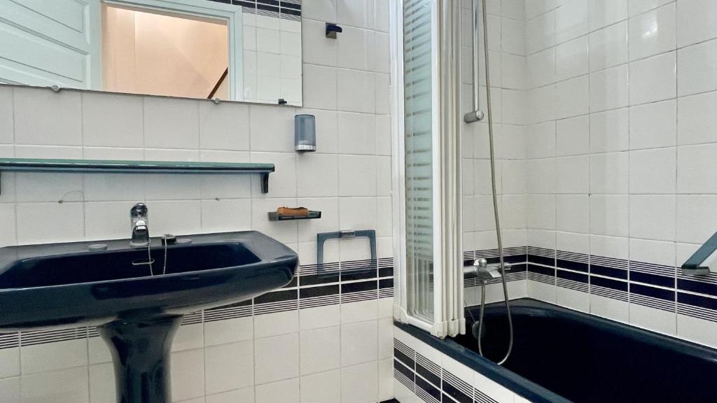 Kúpeľňa v ubytovaní Passeig Del Mar - apartamentos primera linea