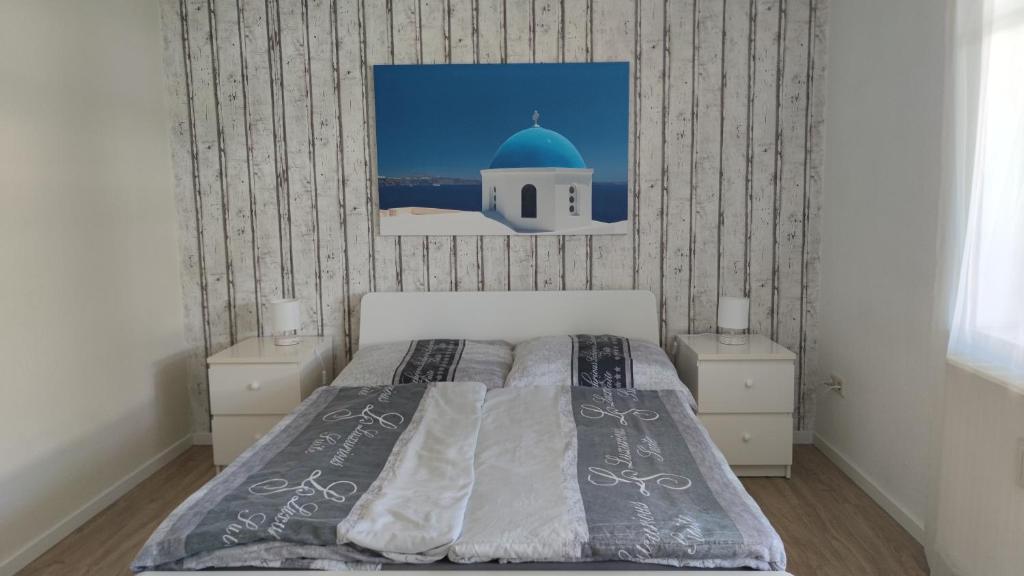 Postel nebo postele na pokoji v ubytování Lake FeWo Santorini