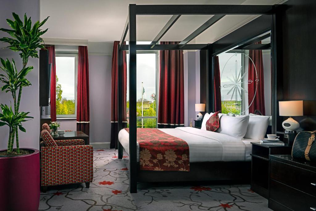 Postel nebo postele na pokoji v ubytování Carlton Hotel Blanchardstown