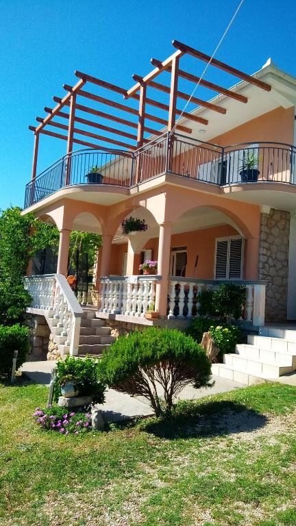 a large house with stairs and a balcony at Noel in Seline