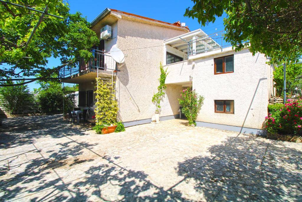 Budova, v ktorej sa apartmán nachádza