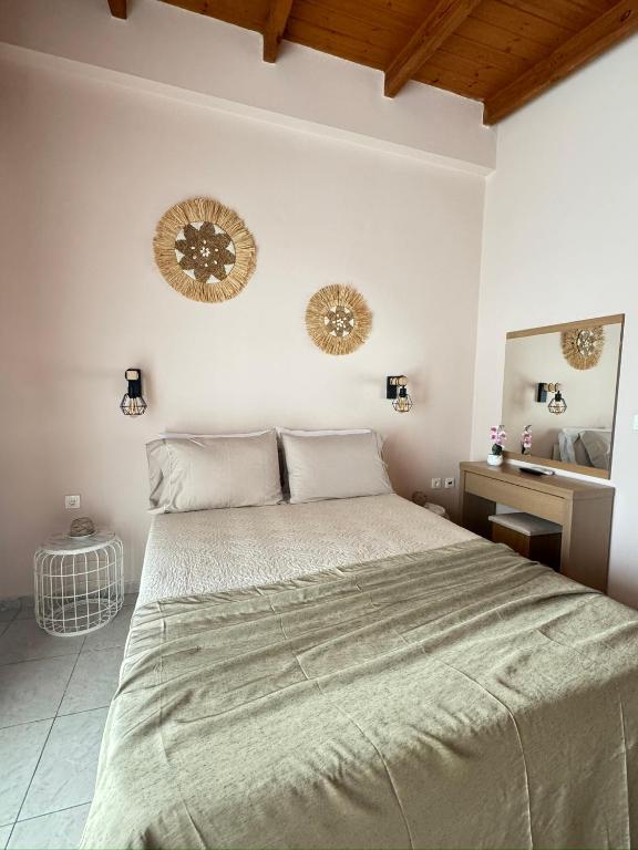 Postel nebo postele na pokoji v ubytování Alkyonis hotel