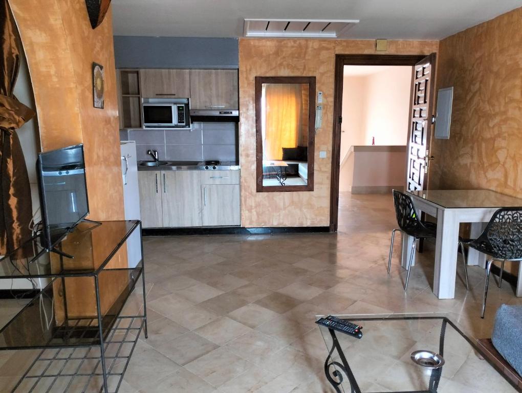 Een keuken of kitchenette bij 119 camus 120