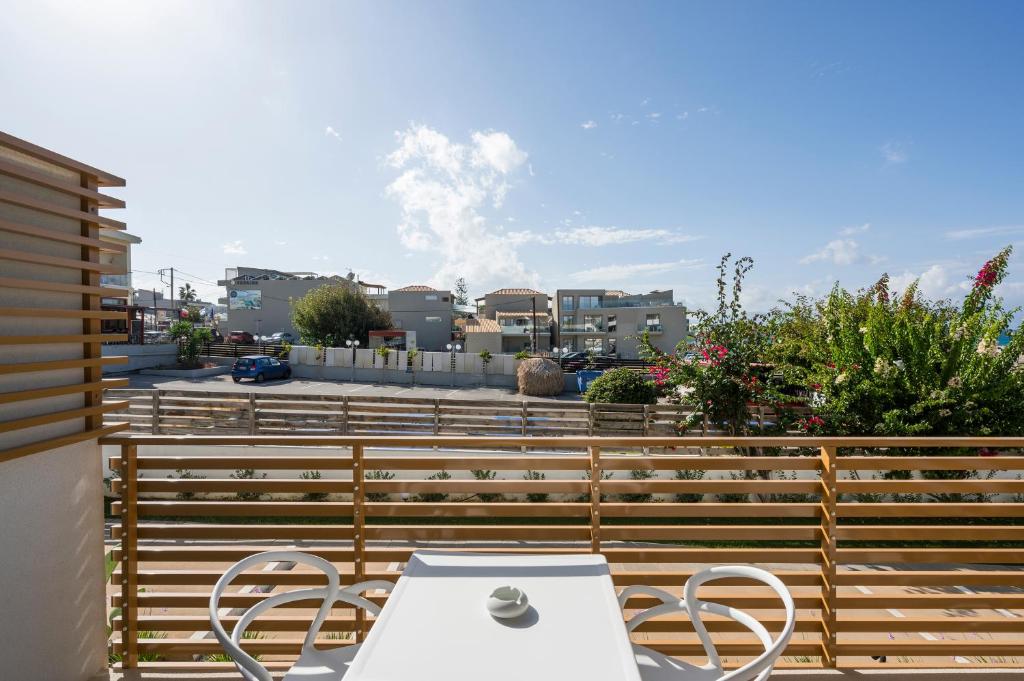 Balkón nebo terasa v ubytování Ostrakon Suites