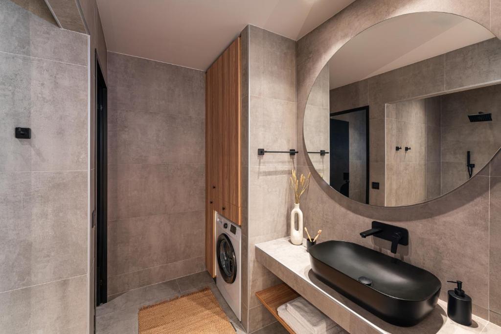 Koupelna v ubytování Afesou Suites