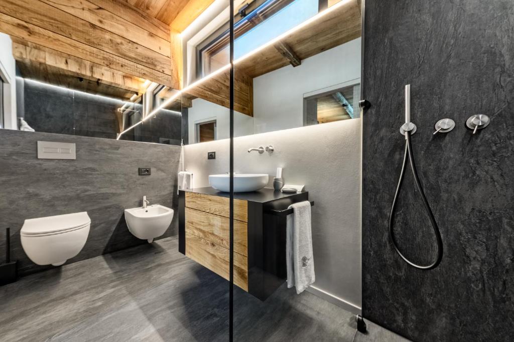 Koupelna v ubytování Cocoon Deluxe Luxury Chalet Spa F&B