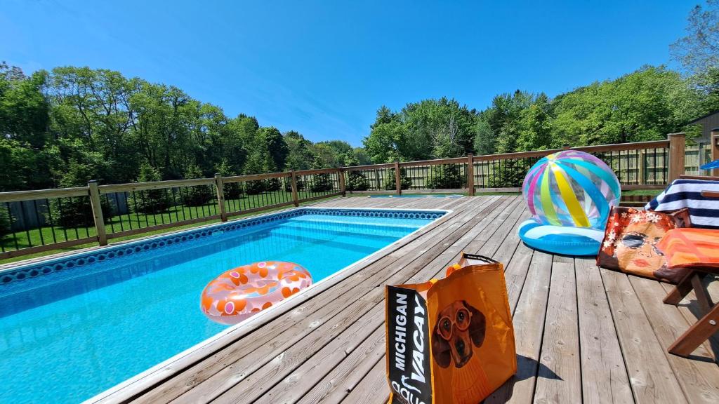 Bazén v ubytování Harbert's Gem nebo v jeho okolí