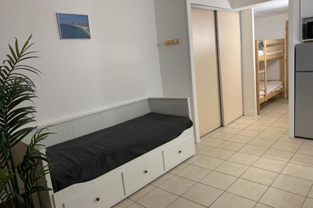 Kuchnia lub aneks kuchenny w obiekcie 06U - Beautiful studio in residence - swimming pool and tennis court
