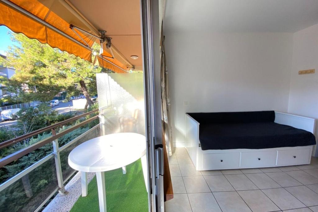 Balkon lub taras w obiekcie 06U - Beautiful studio in residence - swimming pool and tennis court
