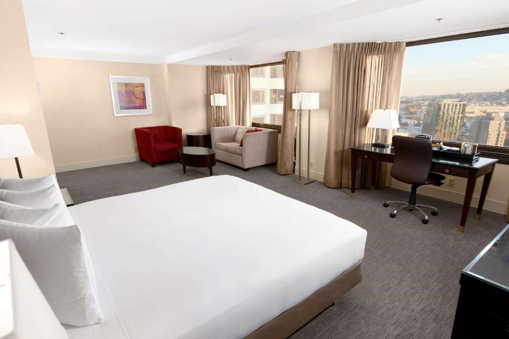 Hilton Parc 55 San Francisco Union Square - Deluxe View Junior Suite-一张国王床