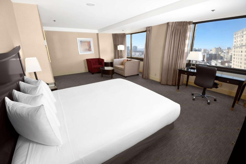 Hilton Parc 55 San Francisco Union Square - 带有休息区的初级国王套房