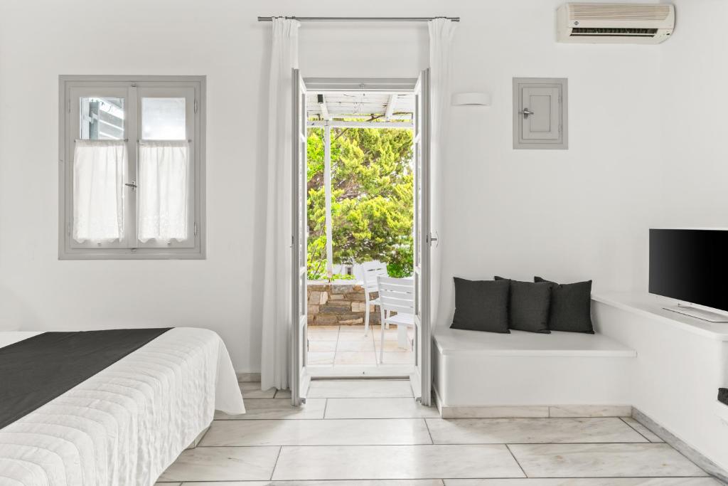 Postel nebo postele na pokoji v ubytování Mr and Mrs White Paros