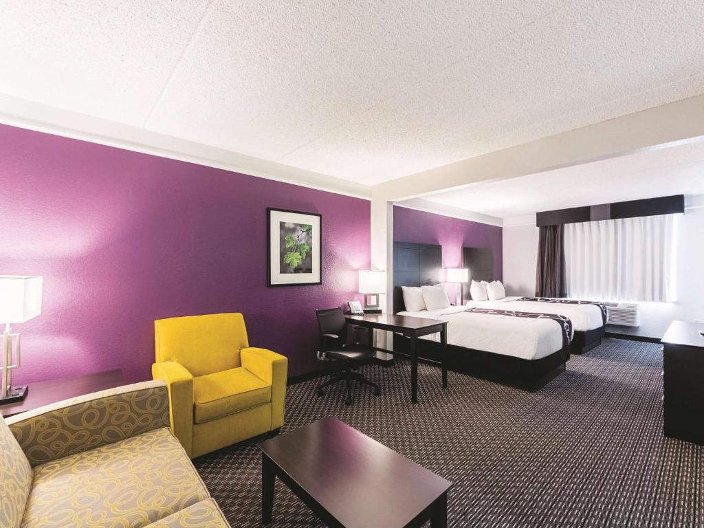 La Quinta Inn & Suites by Wyndham San Antonio Downtown photo