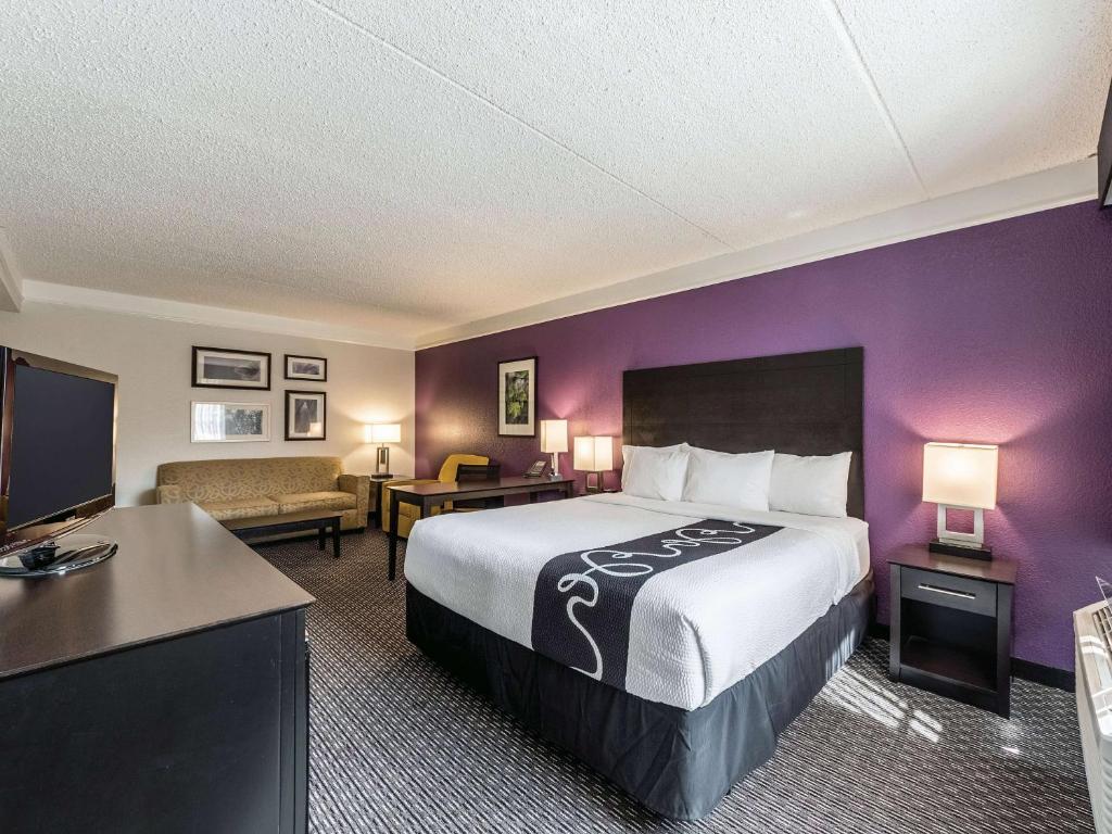 La Quinta Inn & Suites by Wyndham San Antonio Downtown - King Room Met Badkuip - Mobiliteit/gehoor Toegankelijk - Niet -roken