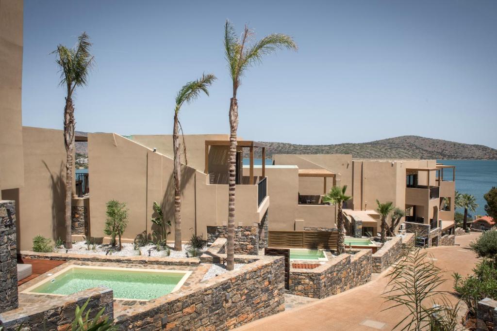Bazén v ubytování Elounda Infinity Exclusive Resort & Spa - Adults Only nebo v jeho okolí