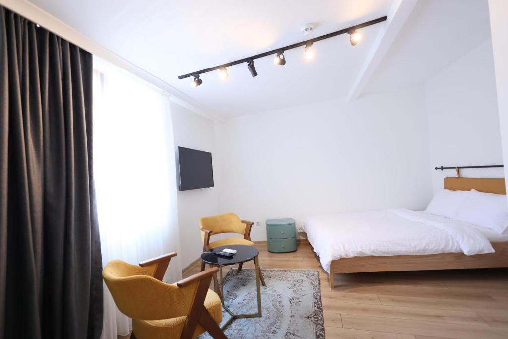Postel nebo postele na pokoji v ubytování Evra Suites Hotel