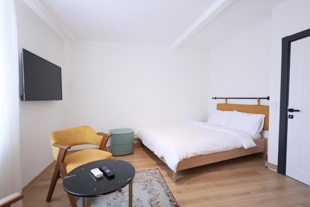 Postel nebo postele na pokoji v ubytování Evra Suites Hotel
