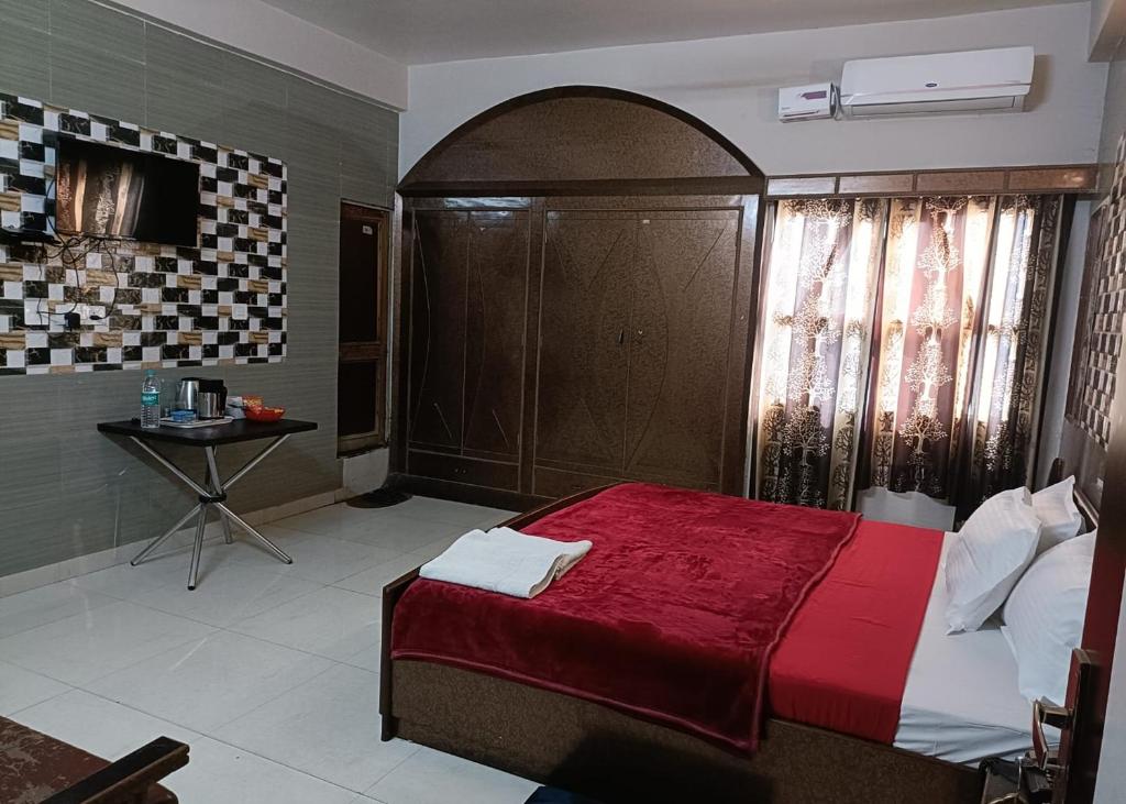 Voodi või voodid majutusasutuse Hotel Purohit Sindhi Camp toas