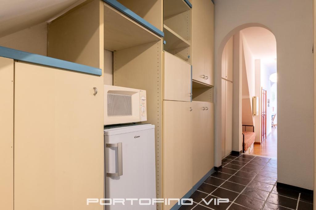 Kuchyňa alebo kuchynka v ubytovaní Your Window on Portofino by PortofinoVip