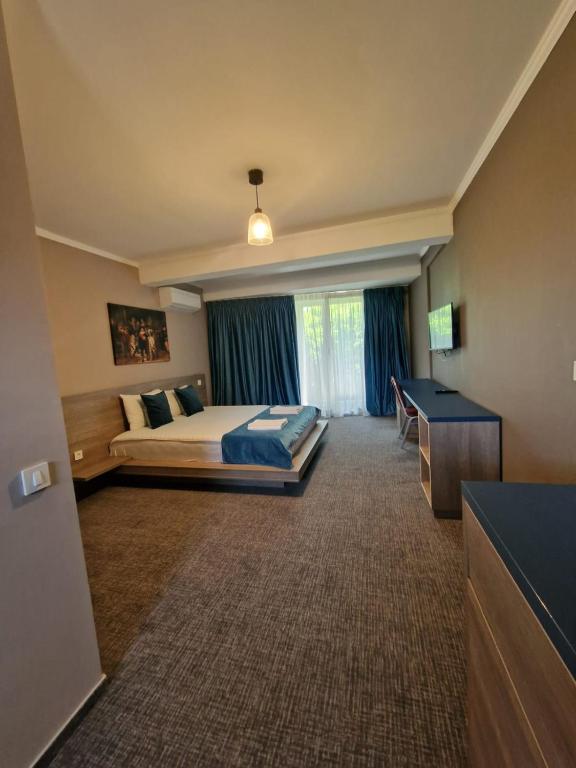Albert Hotel - Double Room With Private Bathroom
