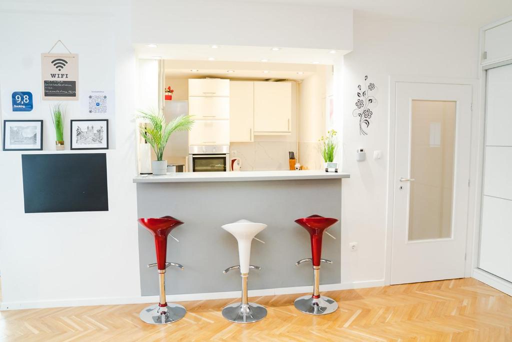Kuchyňa alebo kuchynka v ubytovaní Casa de Dinca, 2 bedroom, big balcony, free parking zone