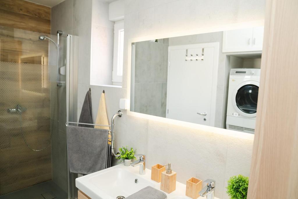 Kúpeľňa v ubytovaní Casa de Dinca, 2 bedroom, big balcony, free parking zone