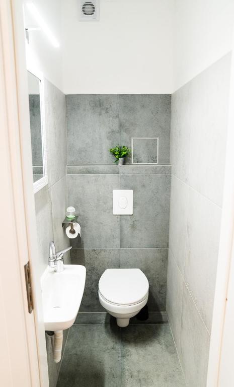 Kúpeľňa v ubytovaní Casa de Dinca, 2 bedroom, big balcony, free parking zone