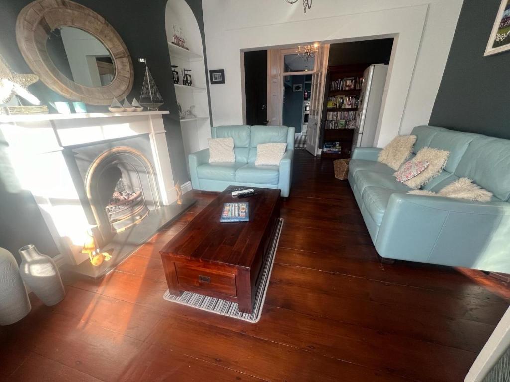 Gallery image of Guild Hall, sleeps 8 with parking in New Quay in New Quay