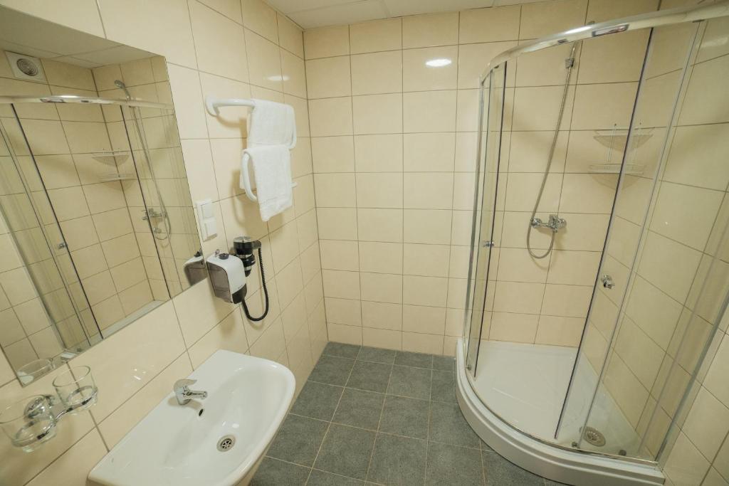 A bathroom at Kuremaa K&uuml;lalistemaja