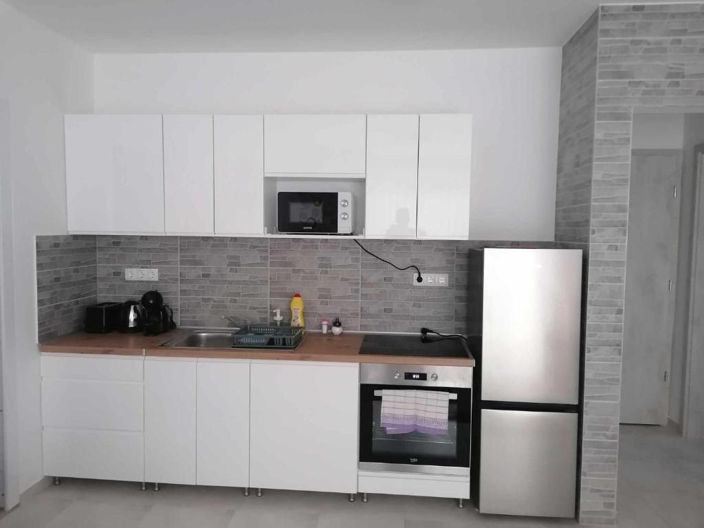 Villa Leona 8315 Gyenesdiás, Tanácsház utca 10 kép - 1