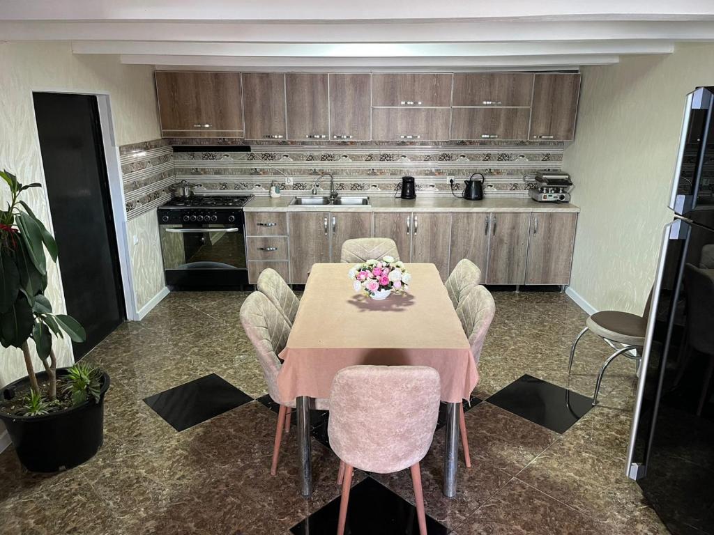 Kuchyň nebo kuchyňský kout v ubytování Hotel Doko
