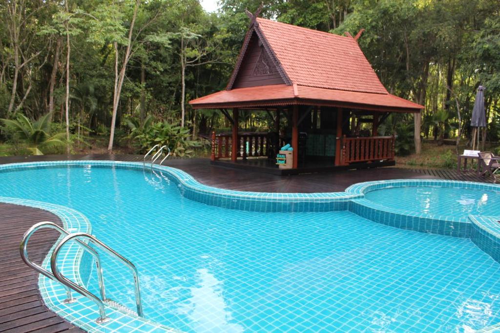 a large swimming pool with a gazebo in a resort at Marisa Resort & Spa Chiang Dao in Ban Muang Ngai