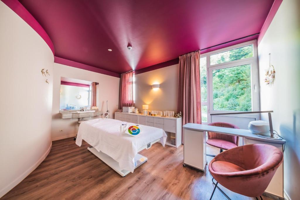 Postel nebo postele na pokoji v ubytování Koener Hotel & Spa