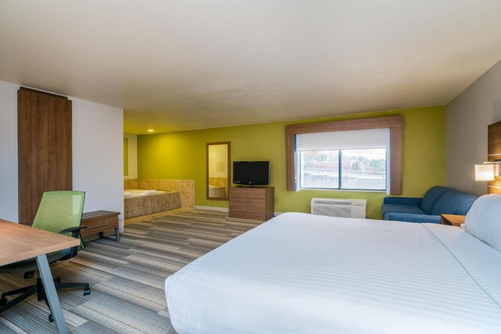 Holiday Inn Express & Suites Rocky Mount Smith Mountain Lake by IHG - Executive Kingsuite - Niet-roken