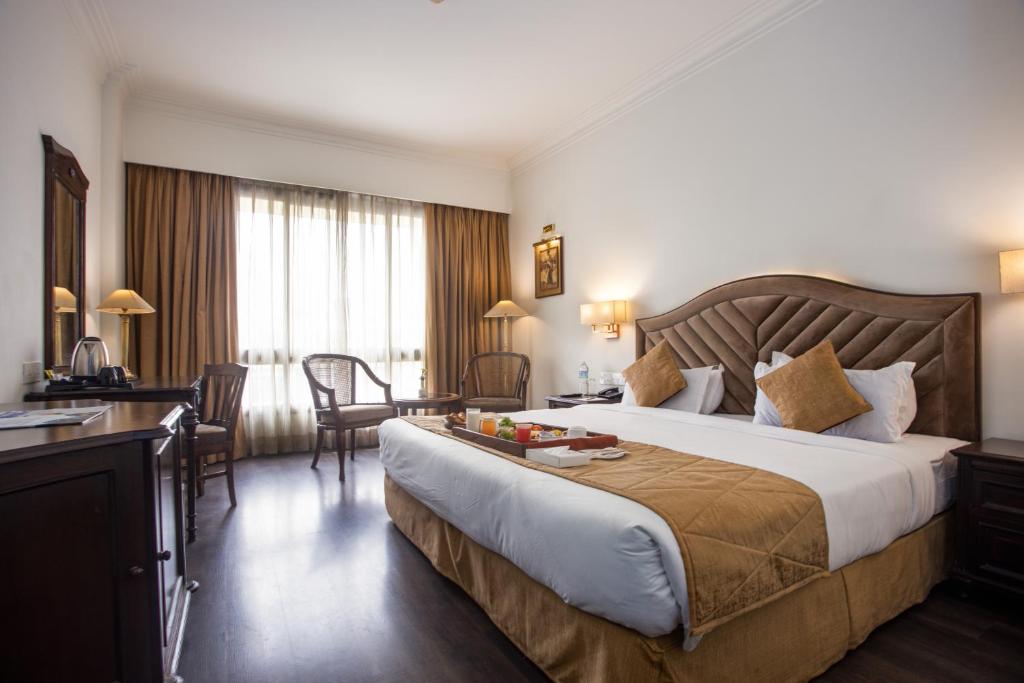 מיטה או מיטות בחדר ב-Grand Hotel Kathmandu
