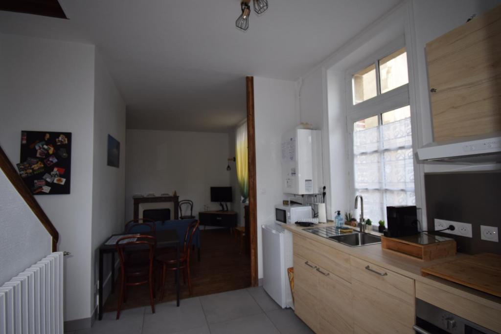 Kuchyň nebo kuchyňský kout v ubytování Le gîte clos Monade