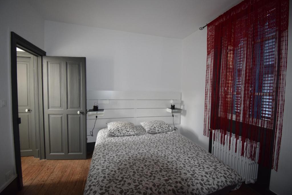 Ένα ή περισσότερα κρεβάτια σε δωμάτιο στο Le gîte clos Monade