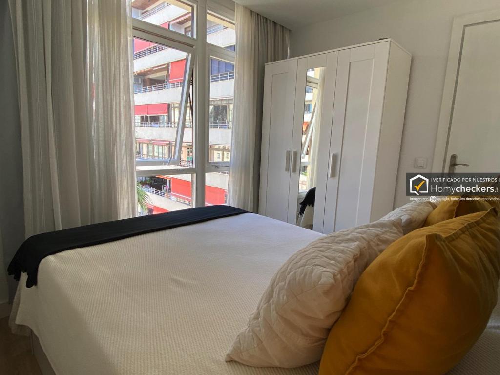 Posteľ alebo postele v izbe v ubytovaní COZY APARTAMENTO CENTRO TORREMOLINOS