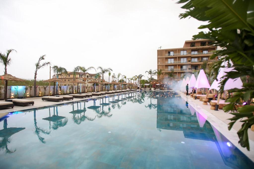 Bassein majutusasutuses Regina Palm Resort või selle lähedal